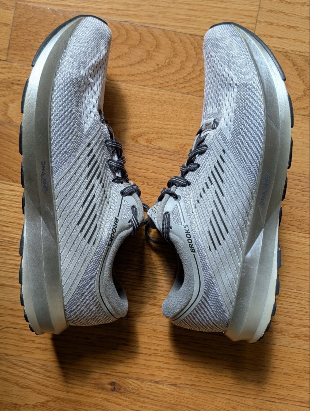 Women's Brooks Levitate Women’s Silver/Gray Running Shoes Size 9